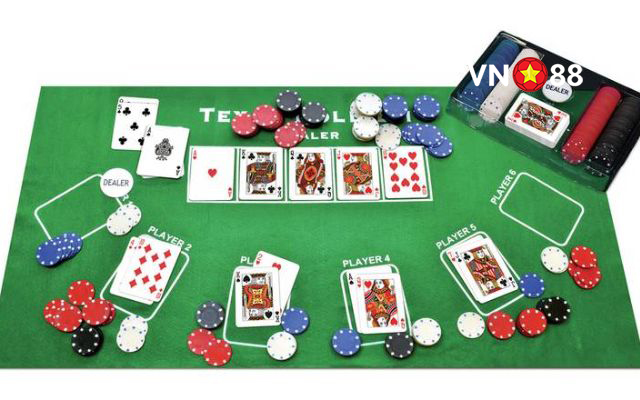 Một ván bài Texas Holdem Poker sẽ được cấu thành từ 4 vòng cược là Pre-Flop, Flop, Turn và River